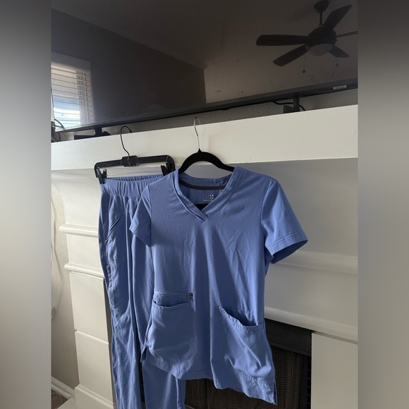 Ceileste CRFT White Cross 5 pocket bootcut scrub pants with 3 pocket scrub top - Picture 2 of 3